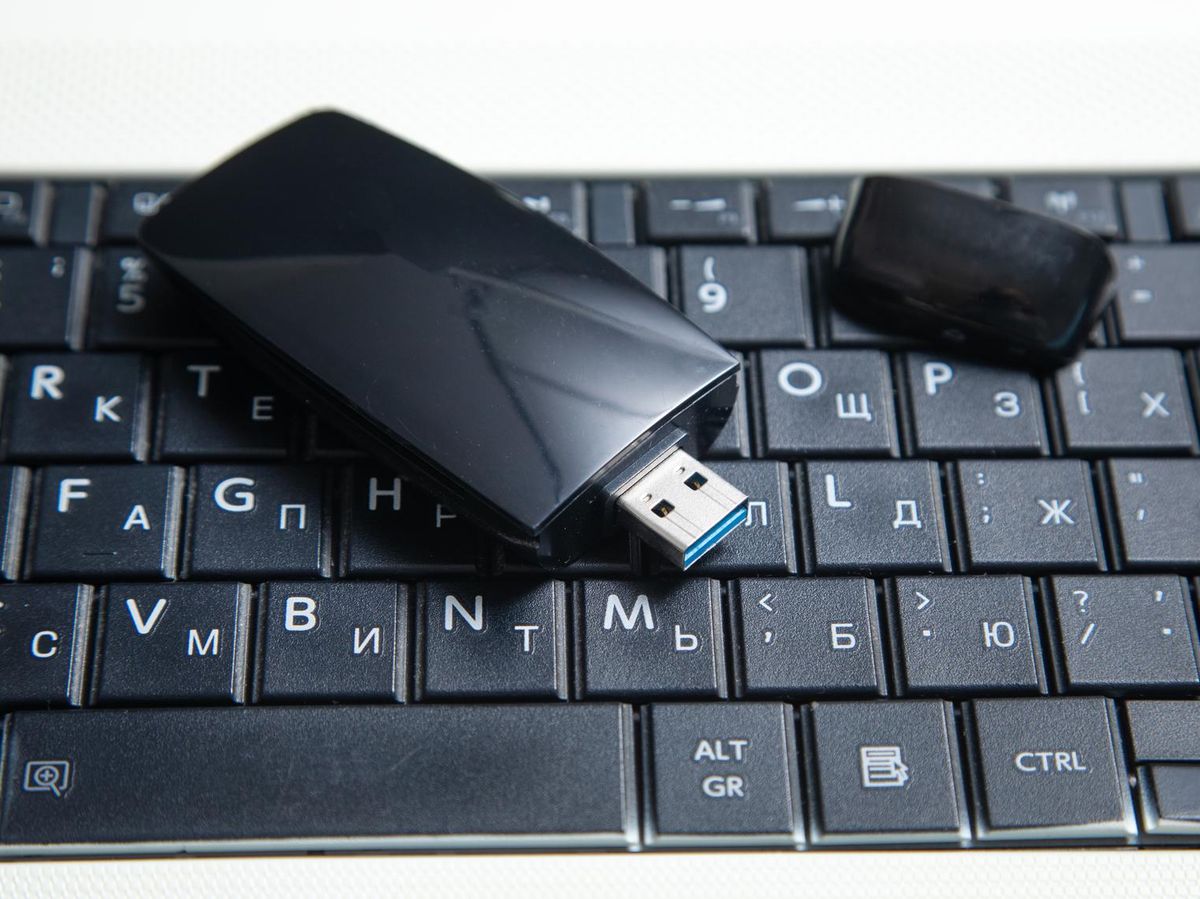 Jak nagrać iso na pendrive windows 10 i przygotować nośnik instalacyjny?
